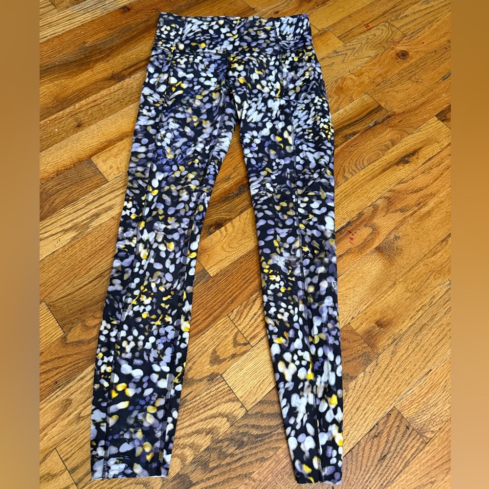 Lulumelon Patterned Leggings with Abstract Design